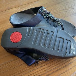 Fit flip throng sandals with cute fringe